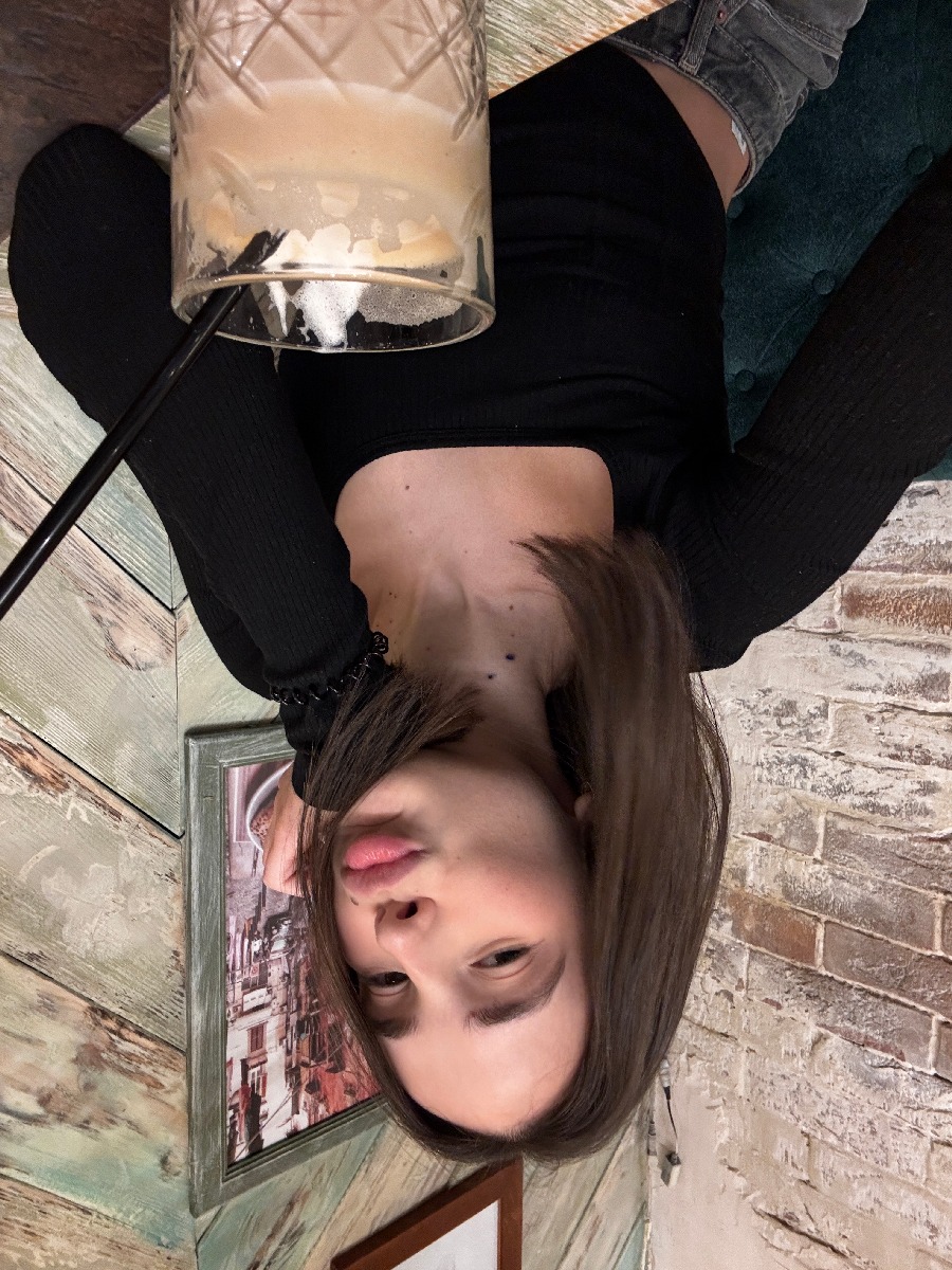 Fresh photos, fresh mood — Tina online in Lubumbashi